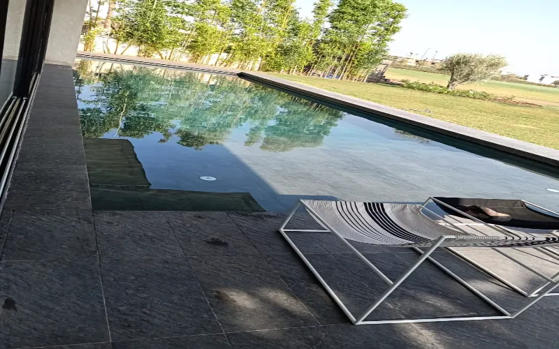 Piscine et terrasse aménagées par BVTD